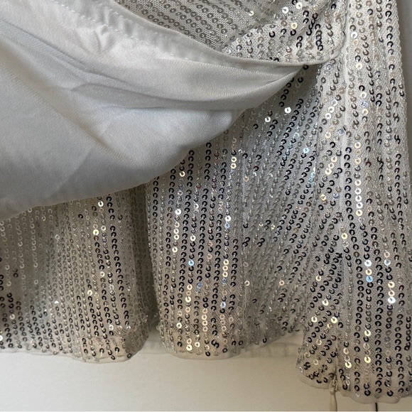 White-silver sequin top NWT - Picture 3 of 3